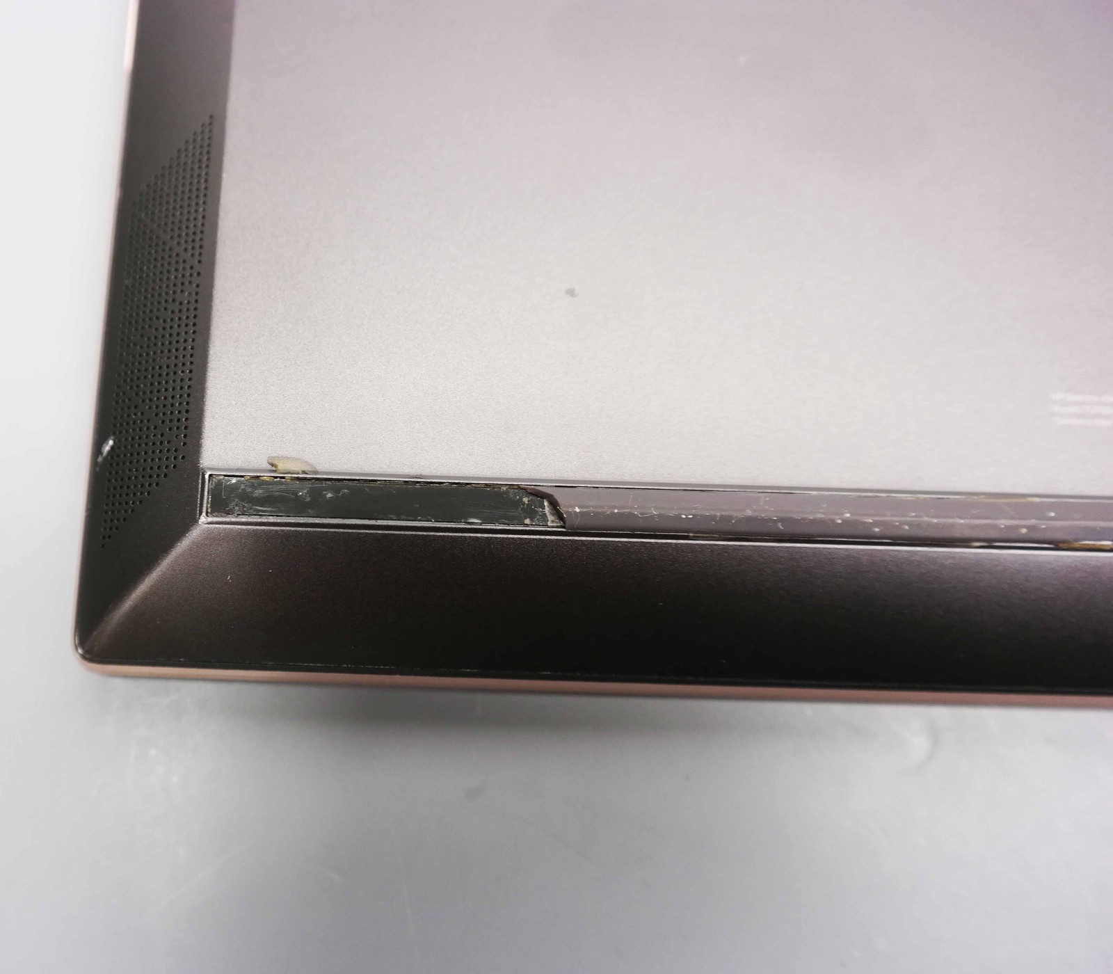 HP Spectre x360 15-DF1043DX 15.6″ Core i7-10510U 16GB 1TBSSD MX250