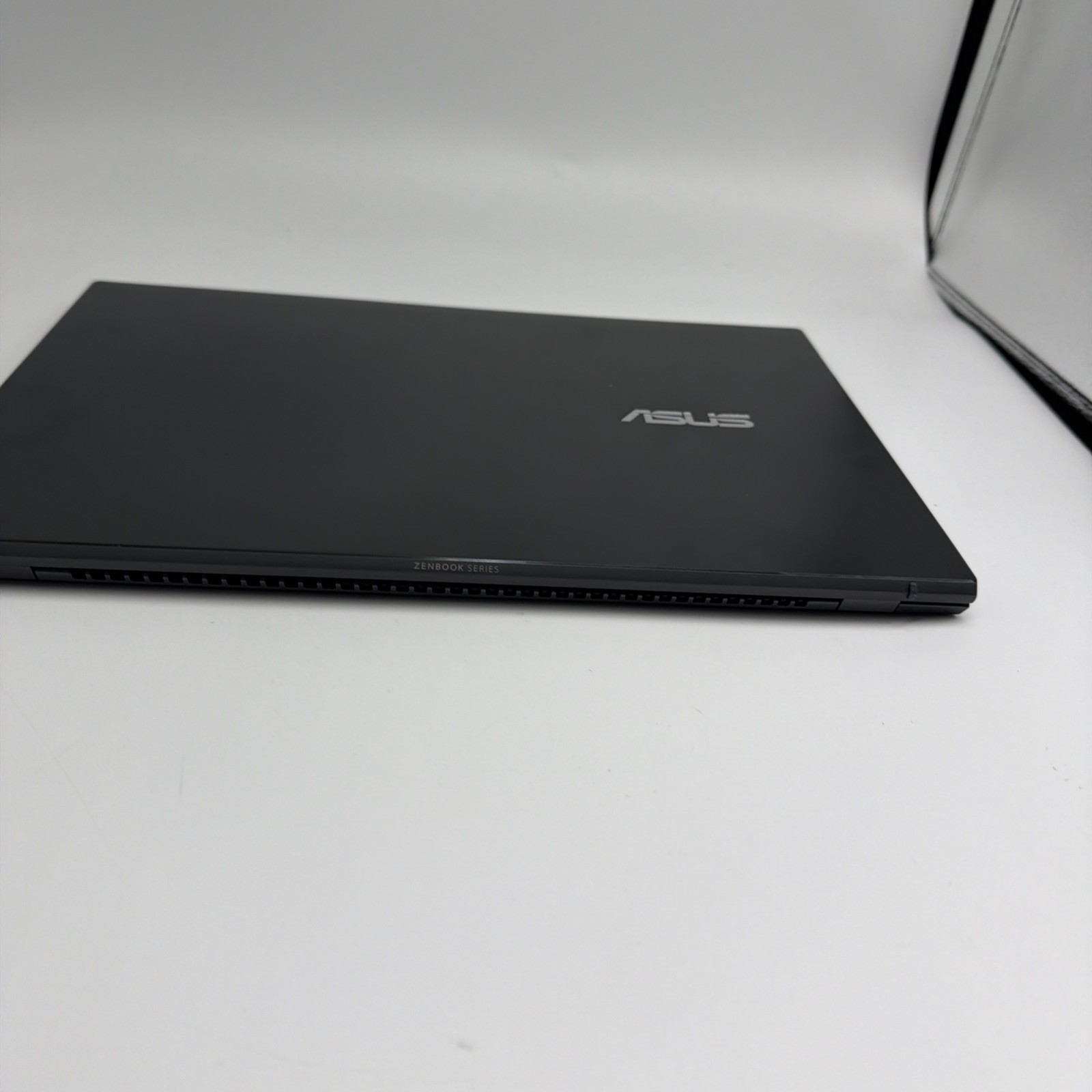 Asus ZenBook 13 UX325JA 13.3″FHD i7-1065G7 1.3GHz 8GB 512GB SSD W10 Home