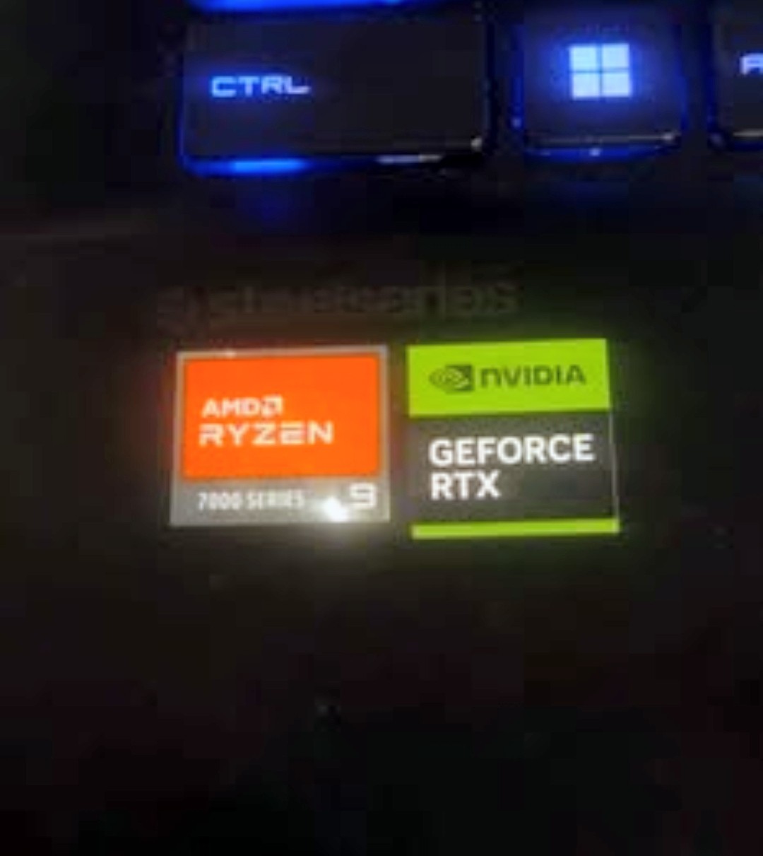 [MSI] Alpha 17 C7VG-R9 17.3″ 2.5k 240HZ(16GB DDR5/1TB/RTX4070/Ryzen 9)