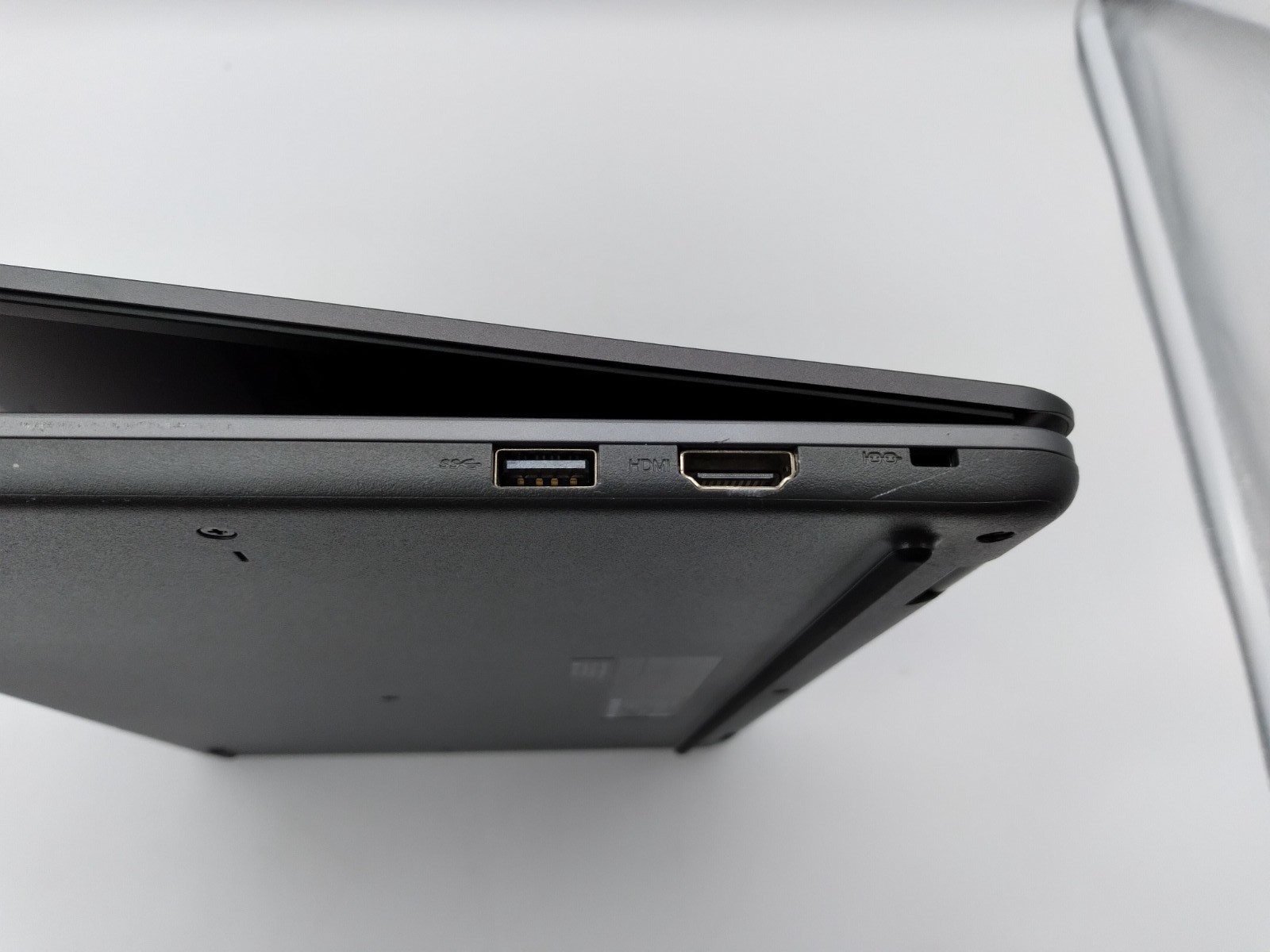 Lenovo 14e Chromebook Gen 2 14″ Touchscreen AMD 3015Ce, 4GB RAM, 32GB EMMC