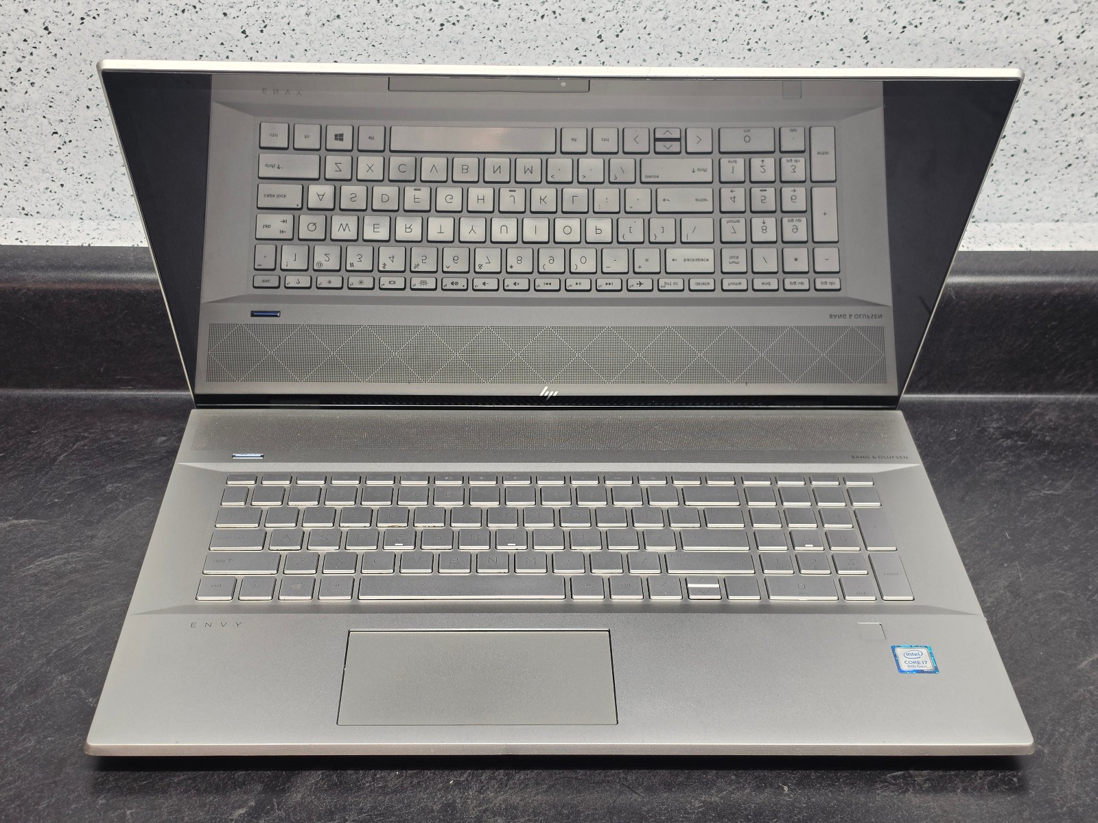 HP Envy 17m-ce0013dx – i7-8565U, 16GB RAM, 512GB SSD, NVIDIA MX 250, Touchscreen