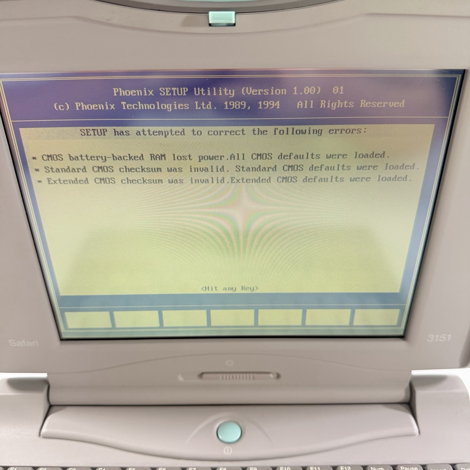 Vintage Retro AT&T Safari 3151 Laptop Computer POWERS ON NO BOOT DEVICE READ