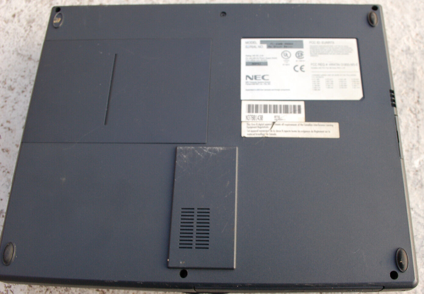 Vintage NEC Versa 2730M Laptop Intel Pentium 133MHz MMX CPU, CD-ROM, 3.5″ Floppy