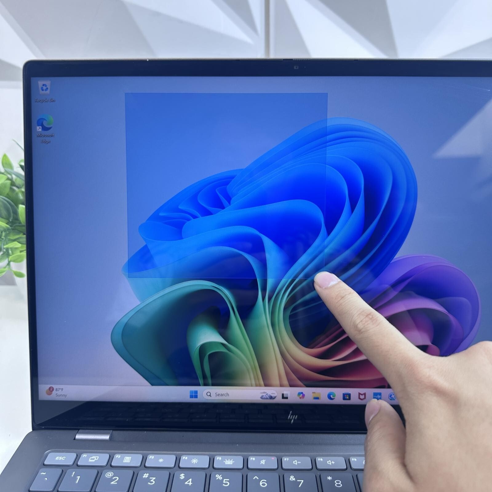 HP – OmniBook X Copilot+ PC 14″ 2.2K Touch Laptop, Snapdragon X Elite, 16GB, 1TB