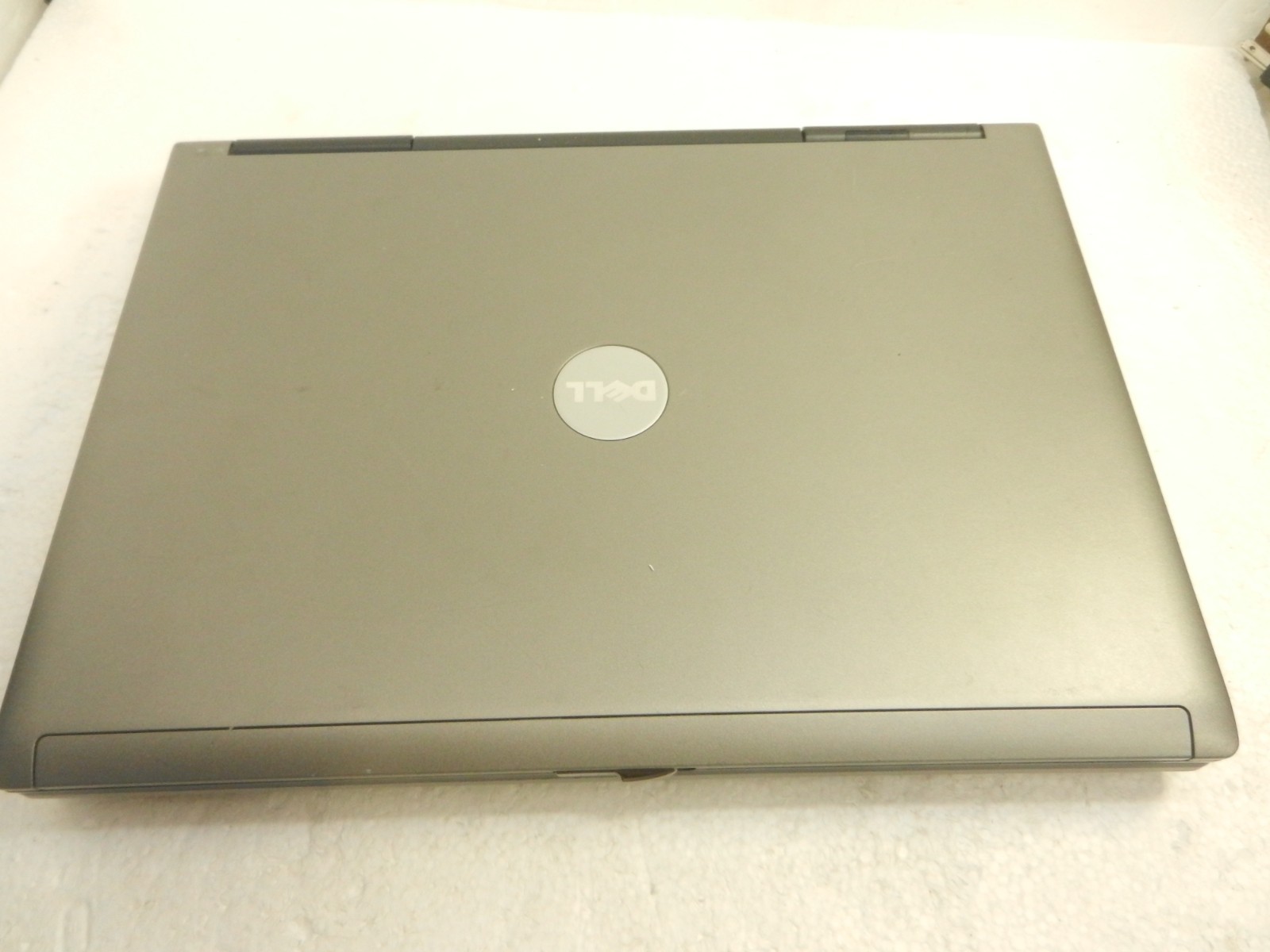 Dell Latitude D830 LAPTOP Core 2 Duo / 2GB / 120GB HDD Serial Port Windows XP