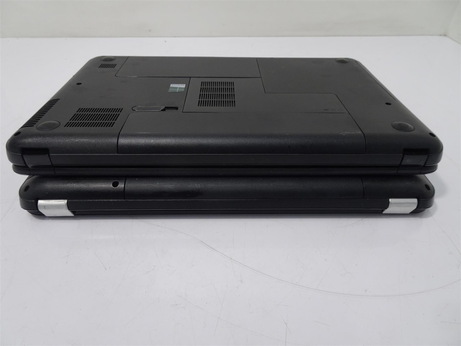 Lot 2 HP 2000-Series AMD E-300 1.30GHZ 4GB RAM NO HD – Laptops