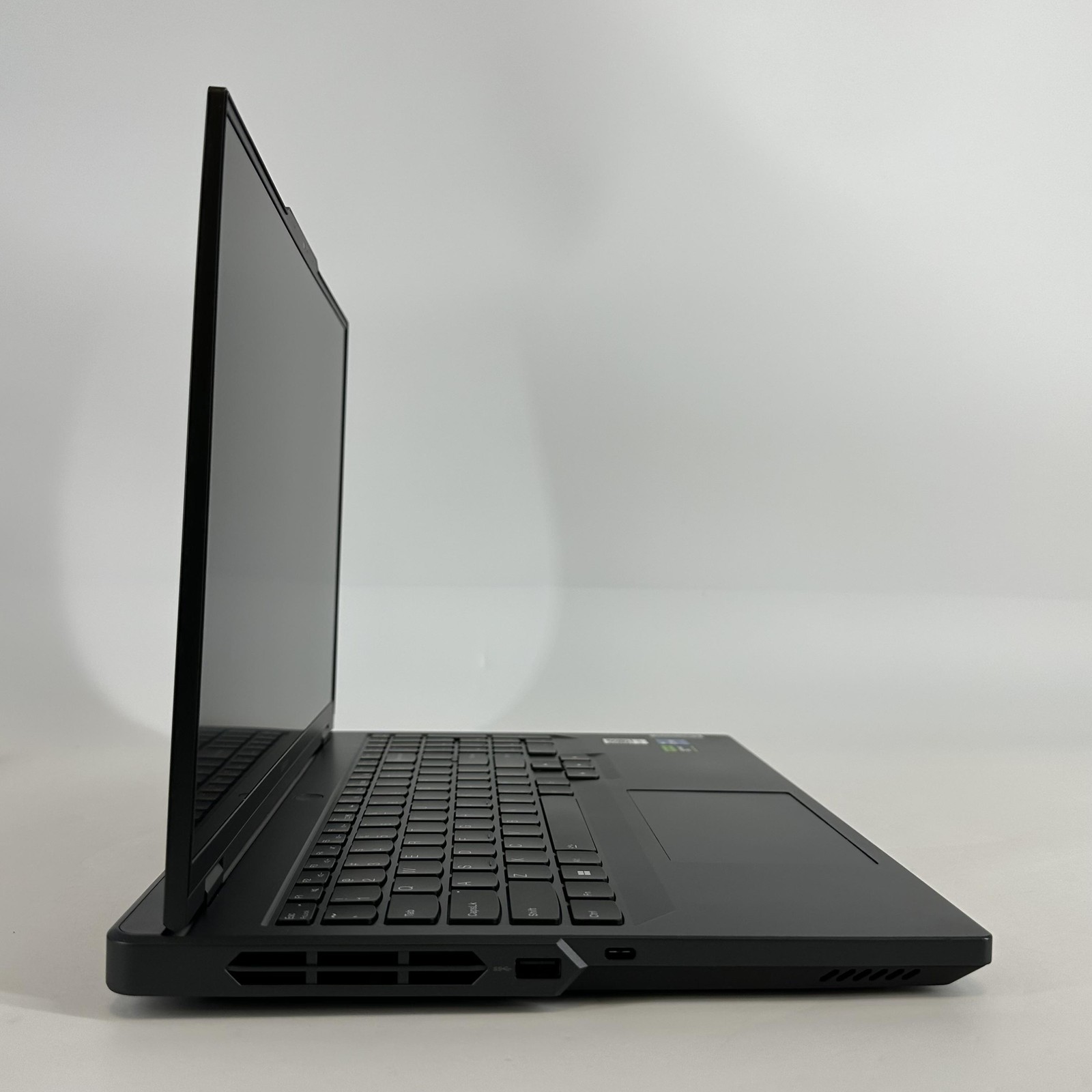 Lenovo Legion Pro 5i Gen 8 16 240Hz QHD+ 2.1GHz i7-13700HX 16GB 1TB SSD RTX 4070