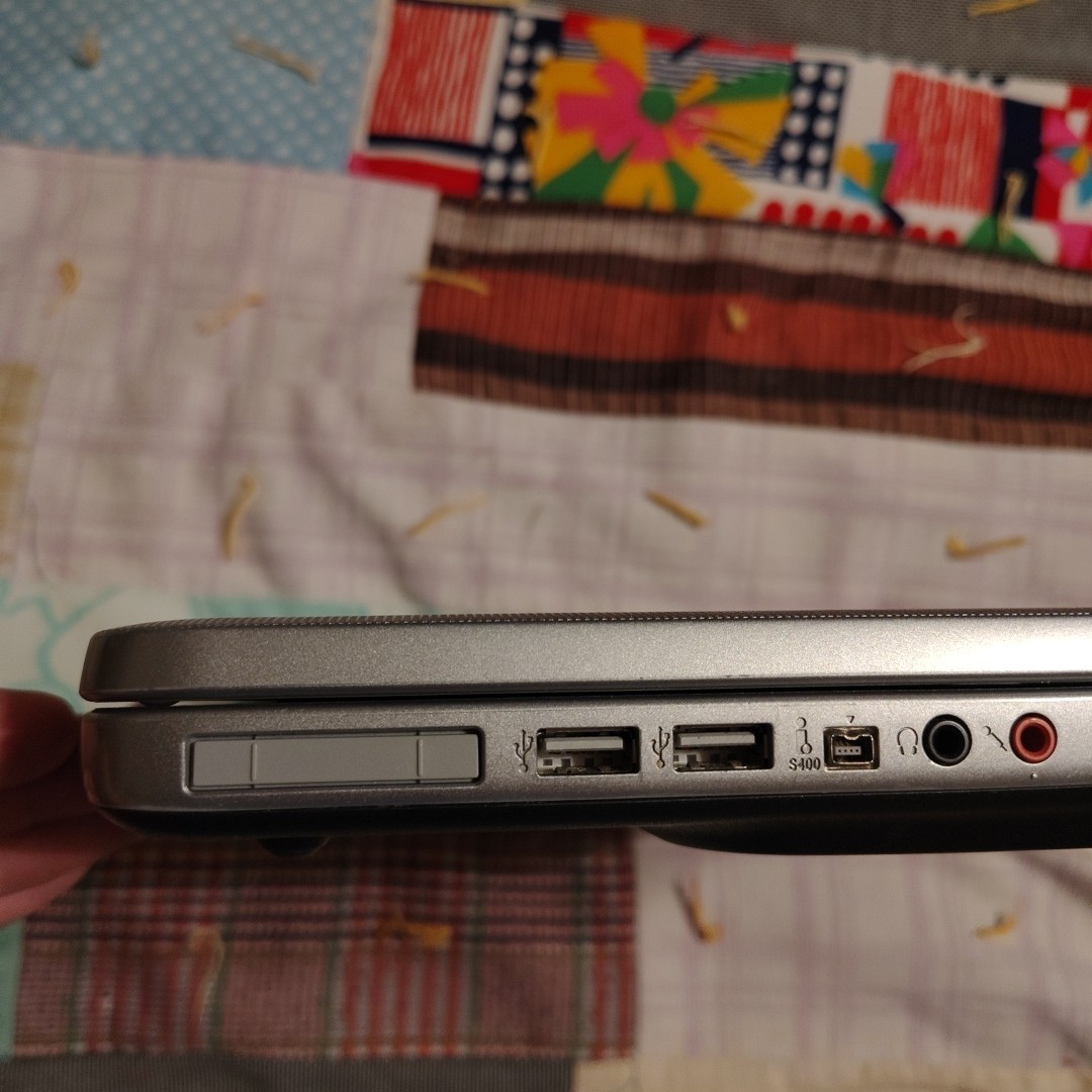 Sony VAIO Model PCG-7Z2L Silver 15.4″ Notebook Laptop – Powers On **READ DESC*