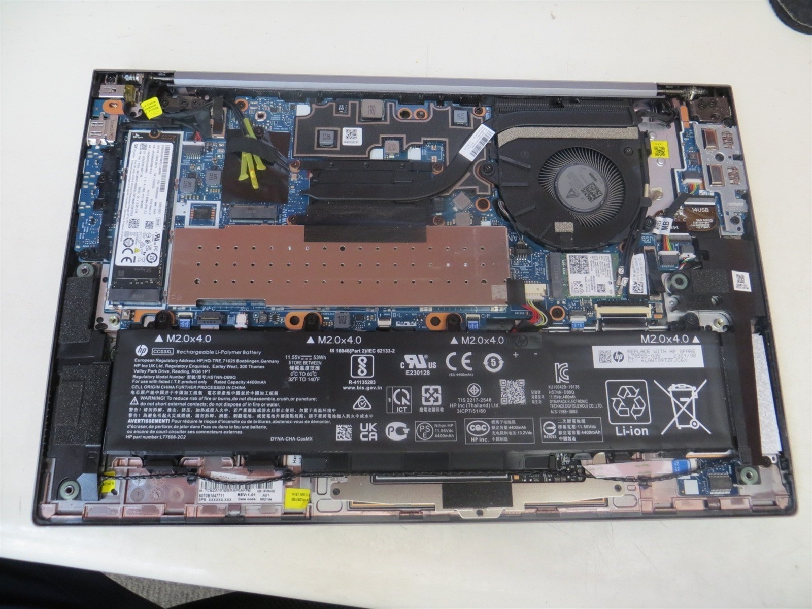 Scratched LCD HP ZBook Firefly 14 G8 Intel i7-1185G7 3GHz 16GB 256GB SSD