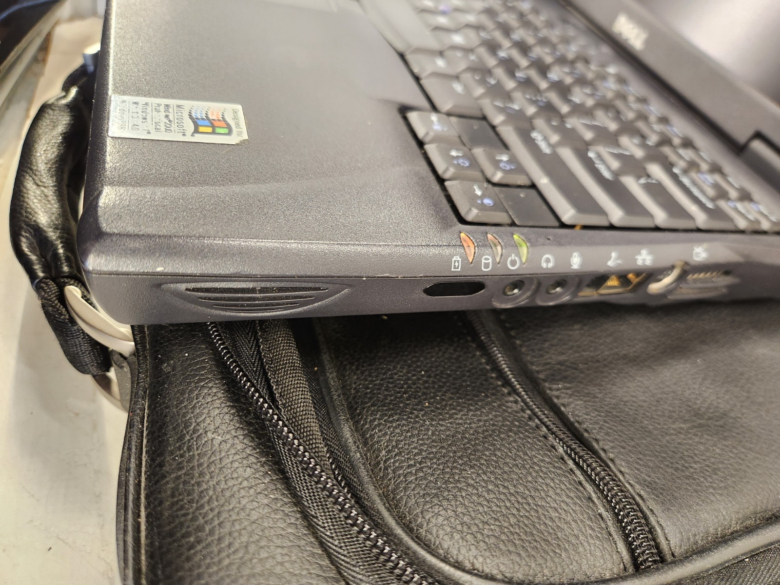 Vintage Dell Latitude C600/C500 PP01L Intel Pentium III No HDD w/ Bag & Charger