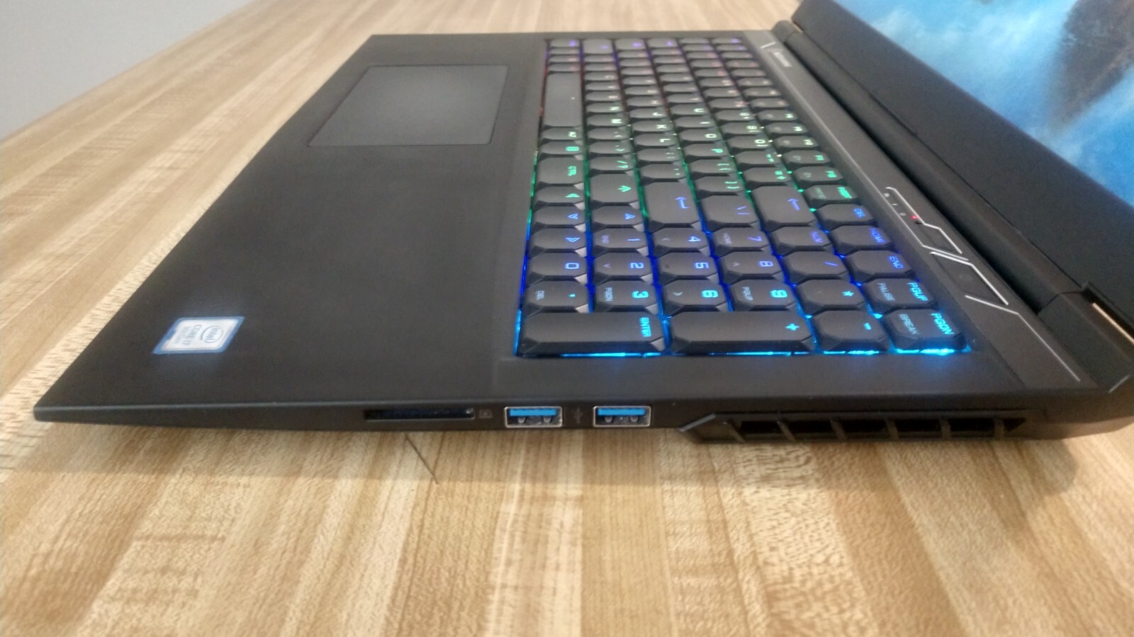 EVOO GAMING LAPTOP 17.3″ 144Hz FHD i7-9750H 2.6GHz RTX 2060 6GB 1TB SSD 16GB RAM