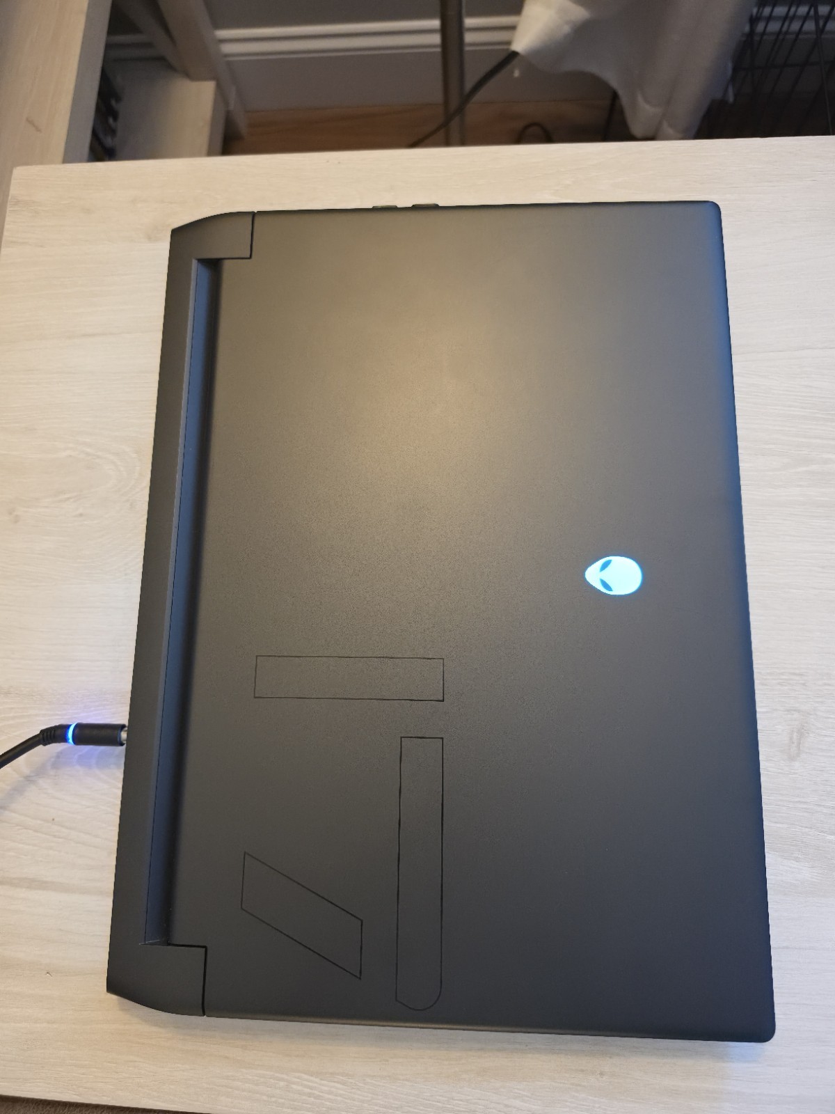Alienware m17 R5 AMD 17in Ryzen 9 6900HX 16GB 1TB SSD RTX 3070Ti W11 w charger