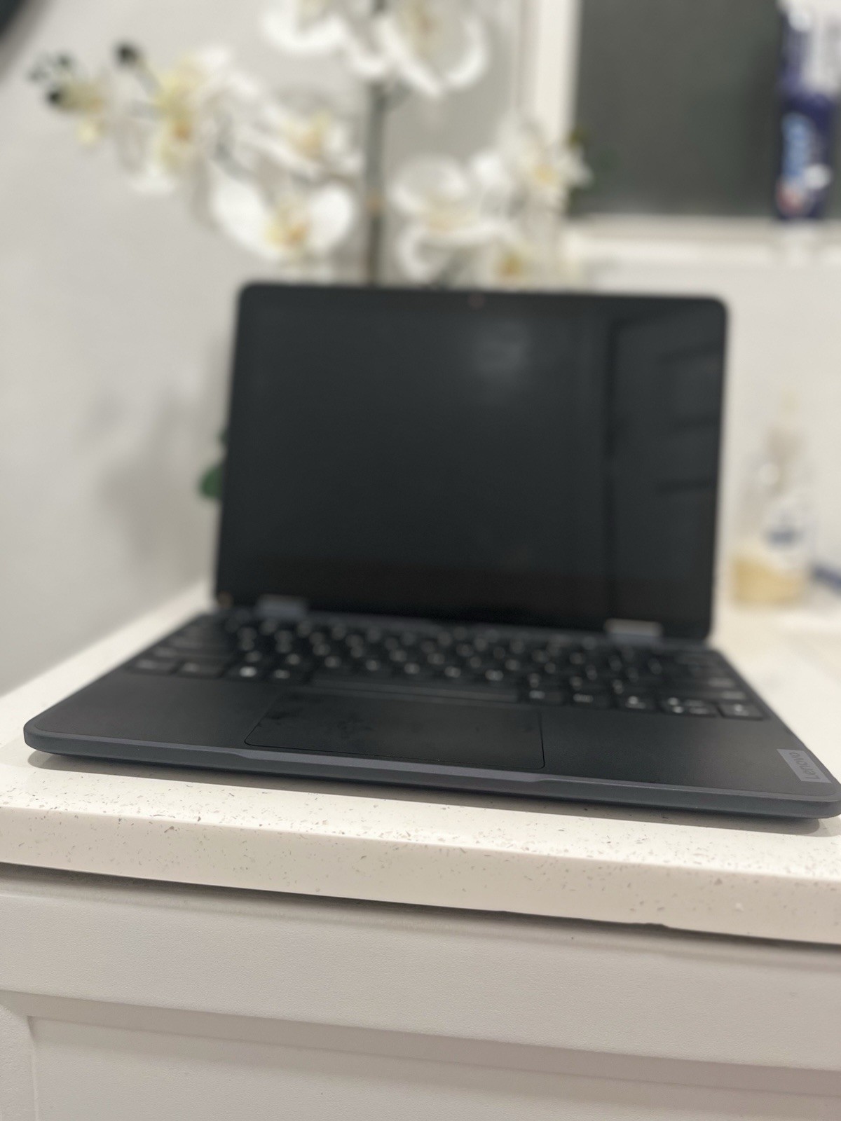 Lenovo 300w Yoga Gen 4 2-in-1 Intel(R) N200 8 GB RAM 256 GB SSD 11.6″
