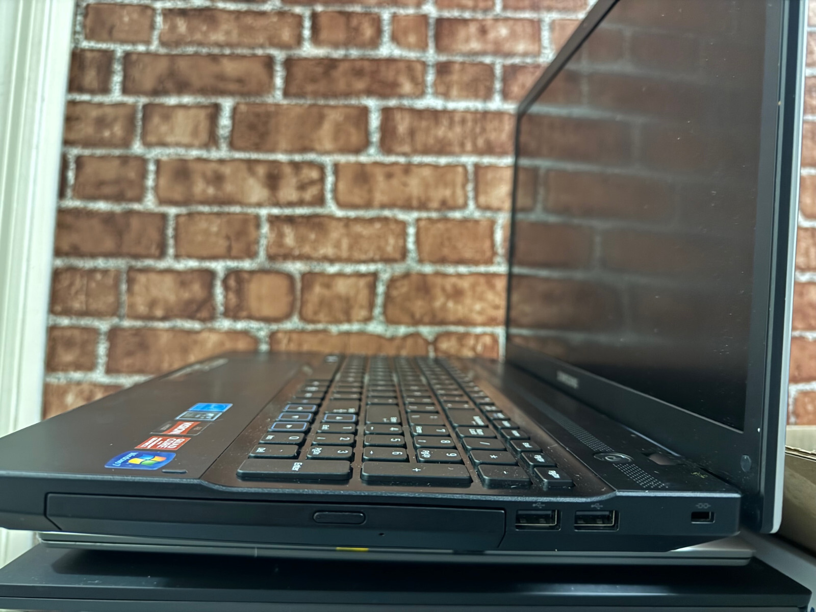 Samsung Notebook, Win 7 Compatible, Quad Core AMD Radeon A8(Untested/For Parts)