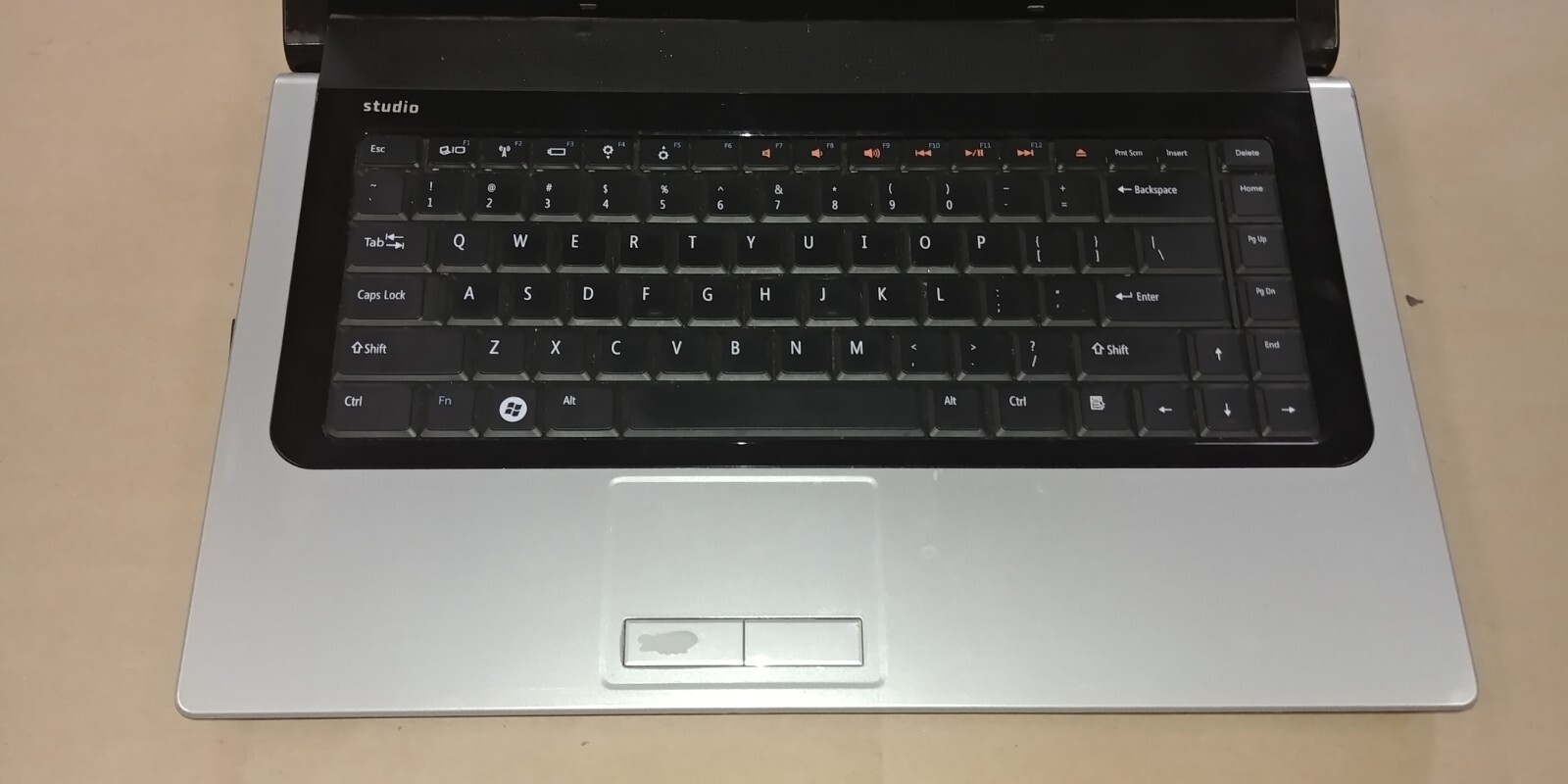 DELL STUDIO 1555 15.6″ LAPTOP T6600 CORE 2 DUO 2.2GHz 1GB RAM FPR PARTS
