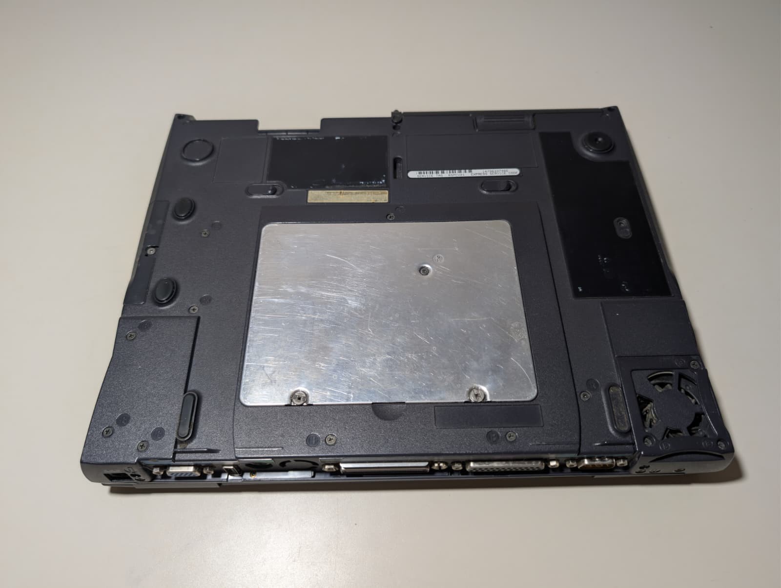 Read! Dell Inspiron 4150 | Intel Pentium IV 768MB RAM NO HDD | Locked Bios | DVD