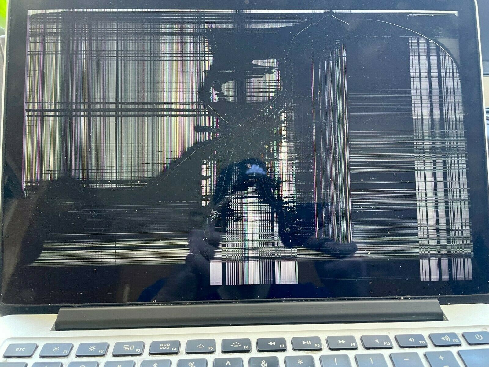 Apple MacBook Pro A1502 13.3″ Laptop – MF843LL/A (Early 2015) (Broken Screen)