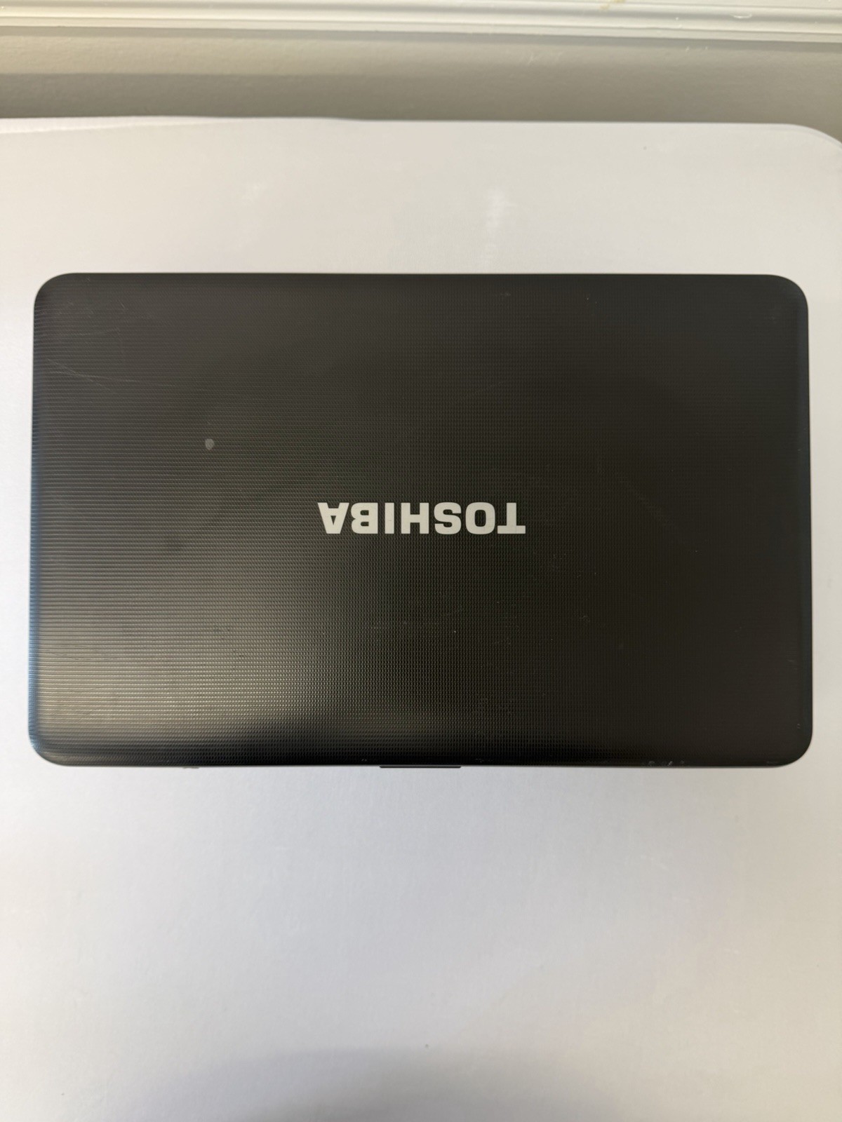 Toshiba Satellite Laptop – Good Screen – AMD E-300 – Read Des