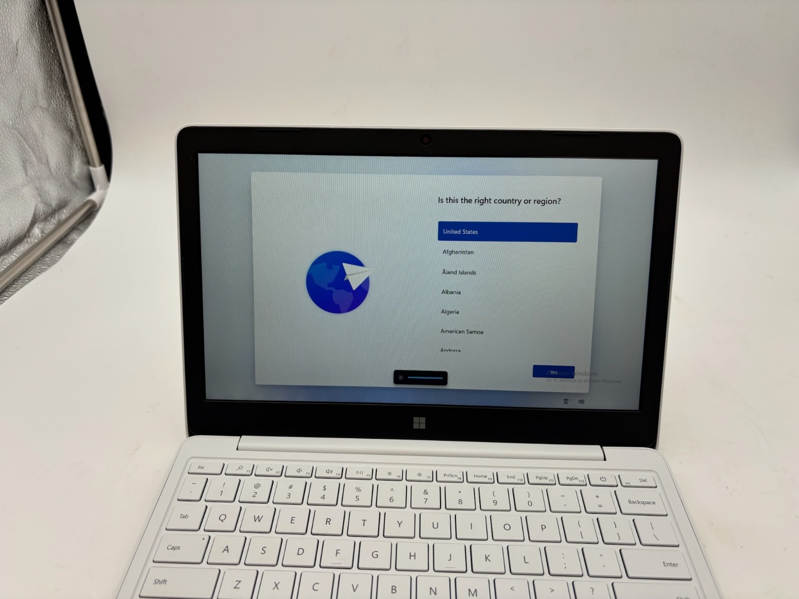 Microsoft Surface Laptop SE 11.6″ 128 GB SSD 8 GB RAM Celeron N4120 Win 11 Home