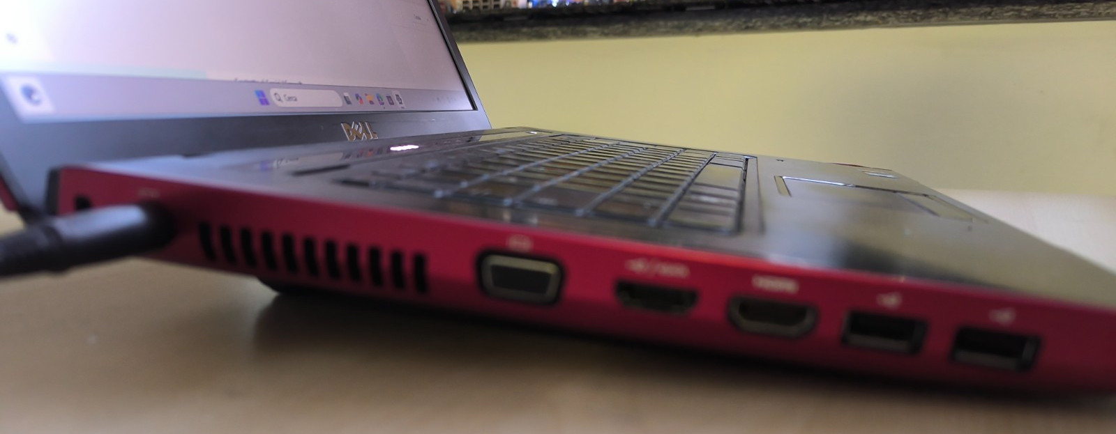 Dell Vostro 3500 i5 M520 8GB 300GB NVIDIA 310M WiFi Webcam Bag