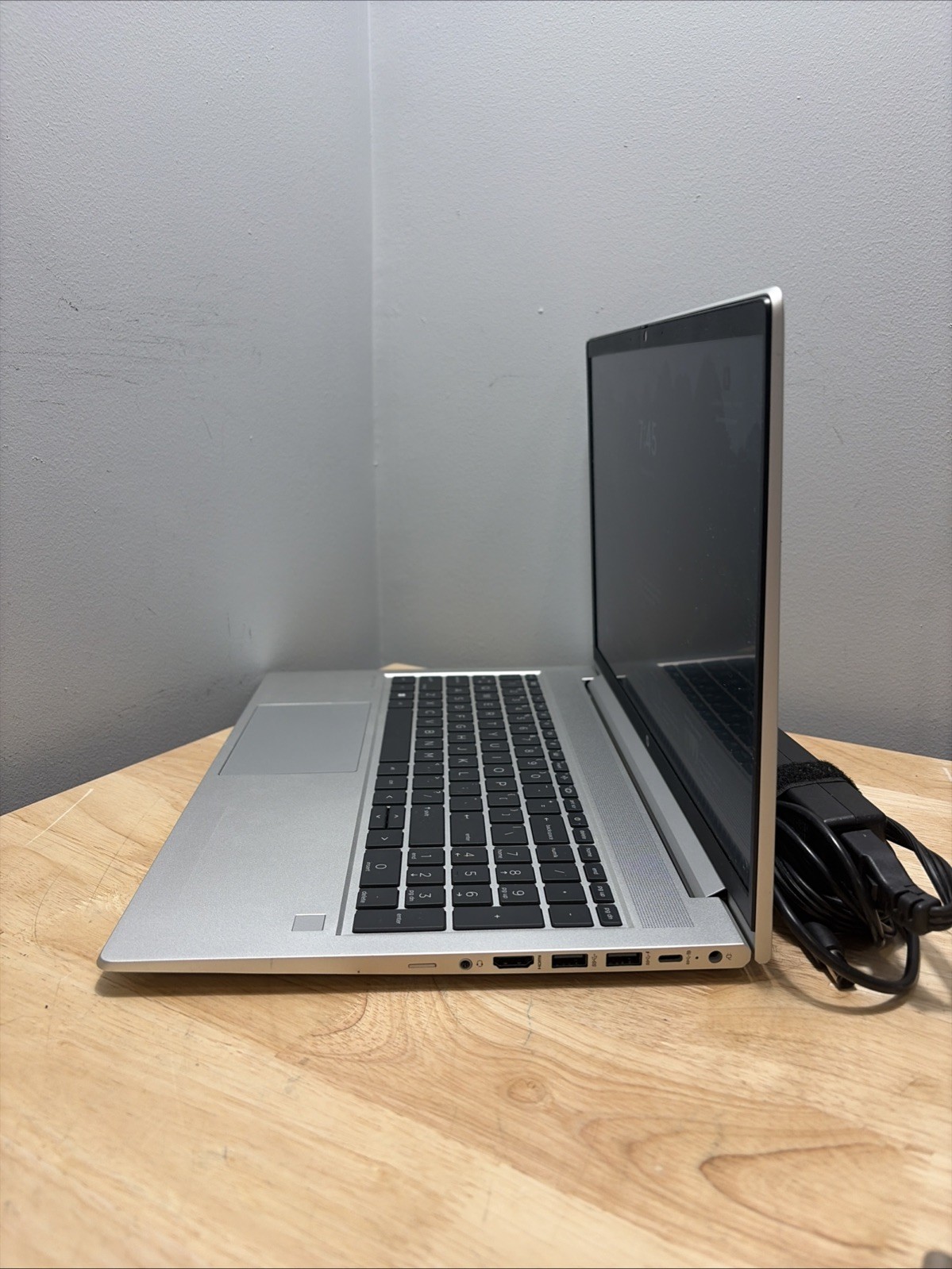 HP ProBook 455 G10 AMD RYZEN 7 7730U 2.0GHZ 16GB 256GB SSD WCAM WIFI W11 CORD
