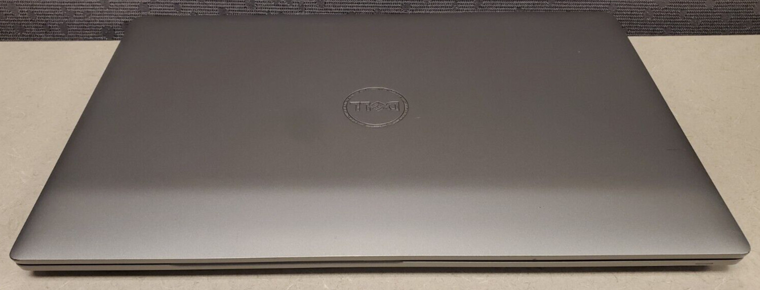 DELL Latitude 5520 w/power adapter