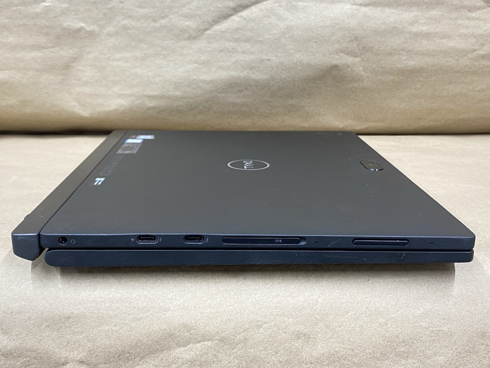Dell Latitude 7285 – 12″ 2880*1920 – i7-7Y75 – 16GB – 256GB SSD – Win 10 Pro