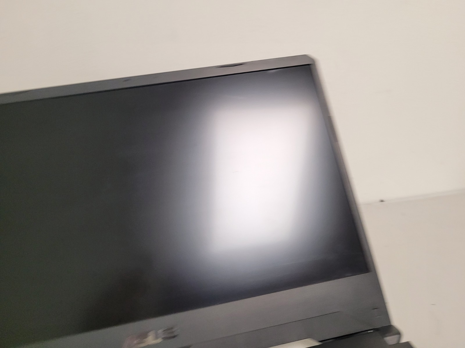 ASUS TUF Gaming 15.6″ FHD i7-9750H no ram noSSD FX505GT-AB73*Parts LANRCV0056324