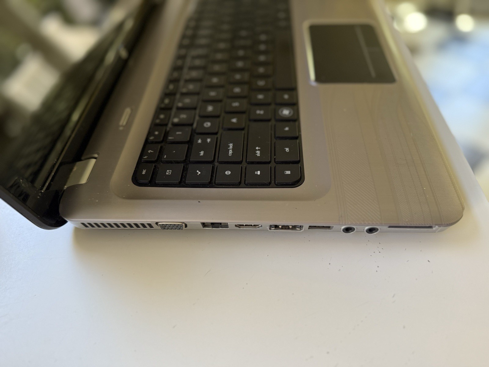 HP Pavilion DV6-3230US 15.6″ – i3-370M@2.4GHz Aluminum Argento Stream Laptop