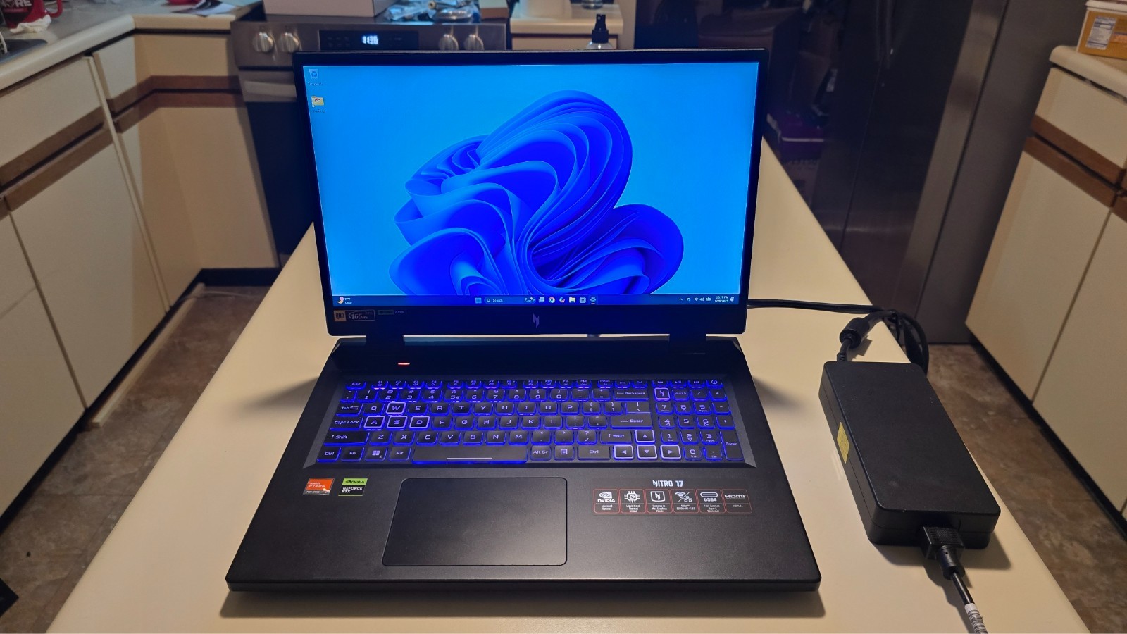 Acer Nitro 17 – 17.3″ Laptop AMD Ryzen 7 7840HS 3.80GHz 16GB RAM 1TB SSD W11H