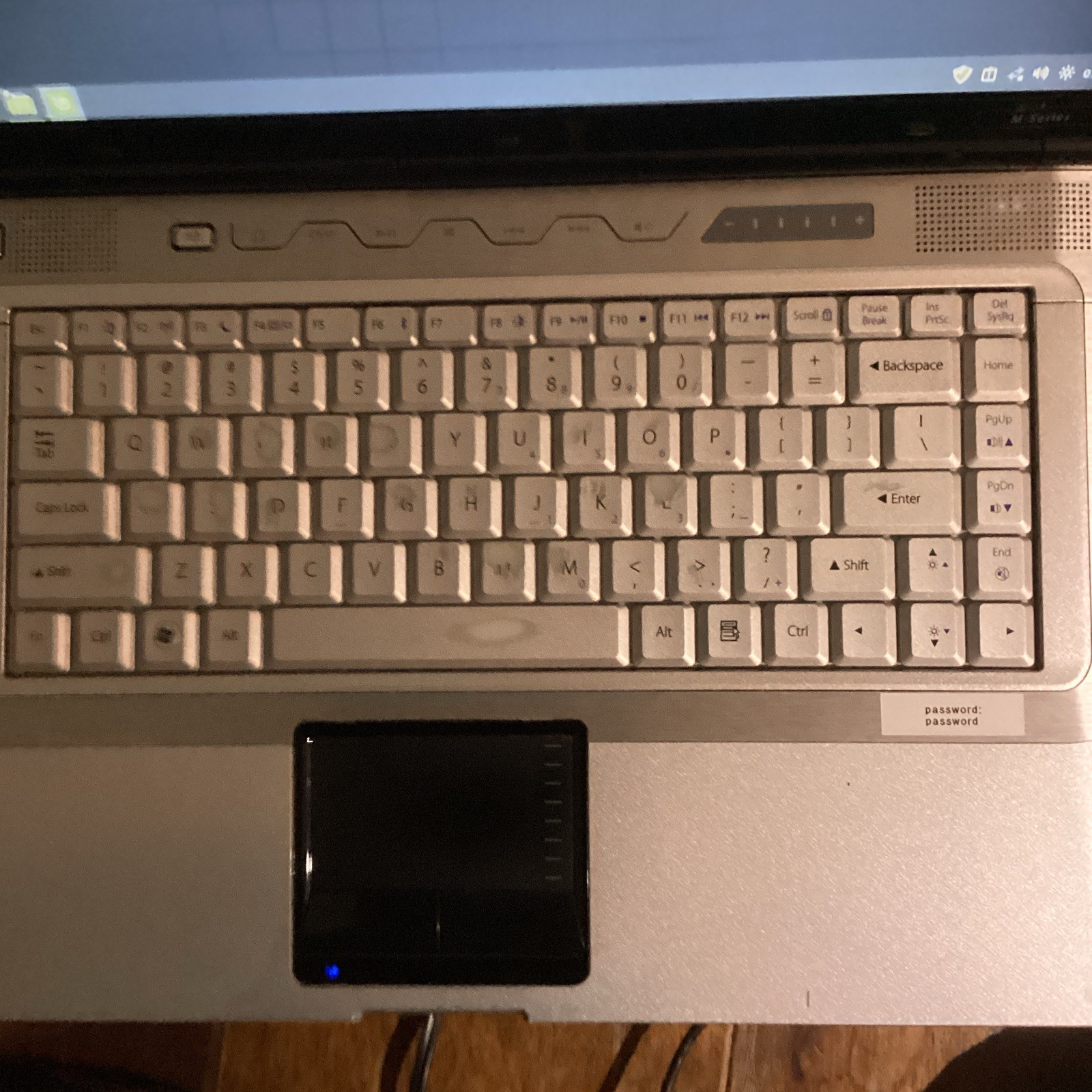 Gateway M-Series Laptop 250GB HD 2.2 GHz Intel Core 2 Duo Processor Linux Mint