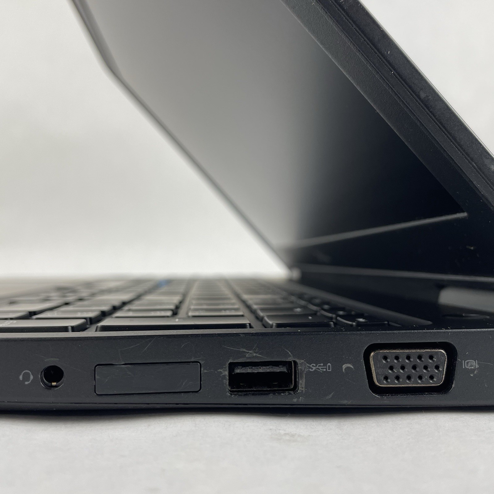Dell Latitude 5590 15.6″ i7-8650U 1.90 GHz 8 GB RAM No SSD/OS/AC