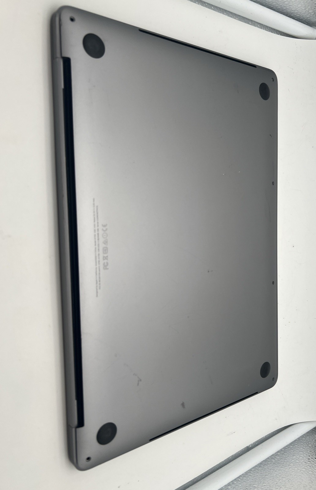 2017 Macbook Pro 13 3.1Ghz Intel Core i5 8GB RAM 256GB BAD KEYBOARD/BAD TRACKPAD