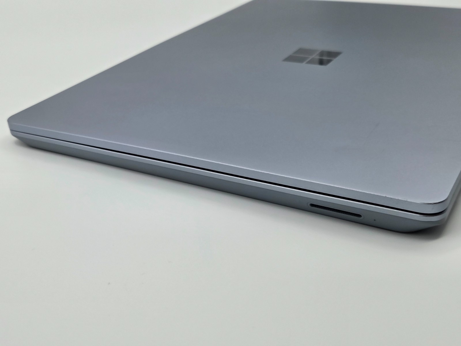 Microsoft Surface Laptop Go i5-1035G1 8GB 128GB SSD Win 11 TouchScreen FAST SHIP