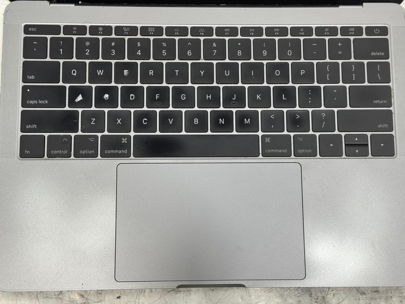 Apple MacBook Pro 2017 13″ Intel Core i5 16GB RAM 500 GB SSD *Read*