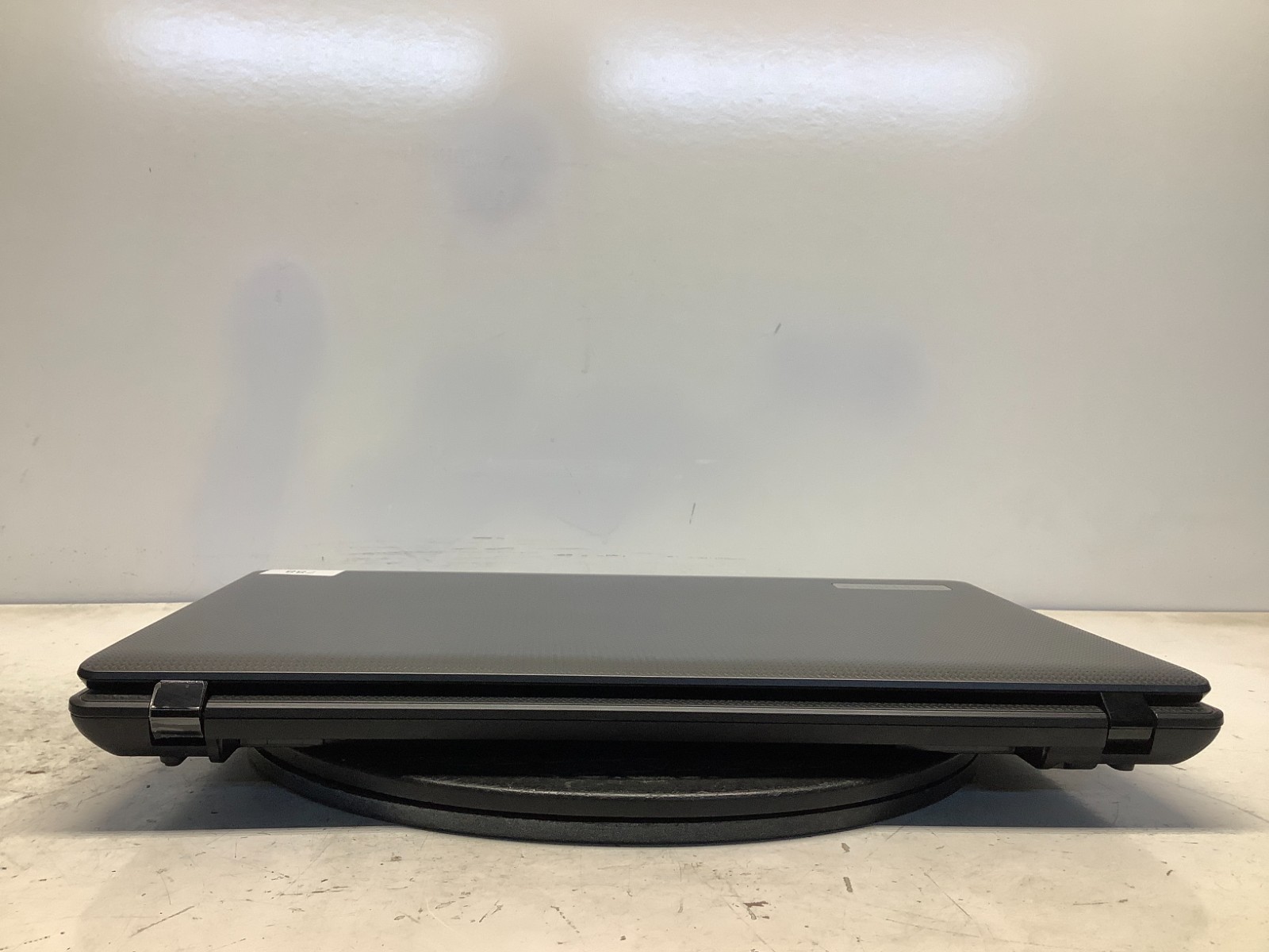 eMachines eME443 AMD C-50 1000MHz 2 GB NO HDD