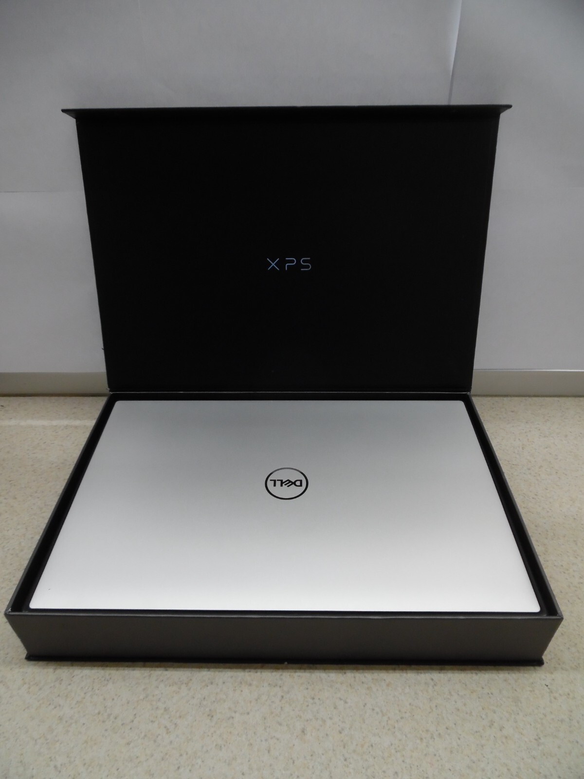 Dell XPS 17 9700 17″ 2TB SSD, Intel Core I7 8 Cores 4.7GHz, 48GB RAM NVIDIA 2060