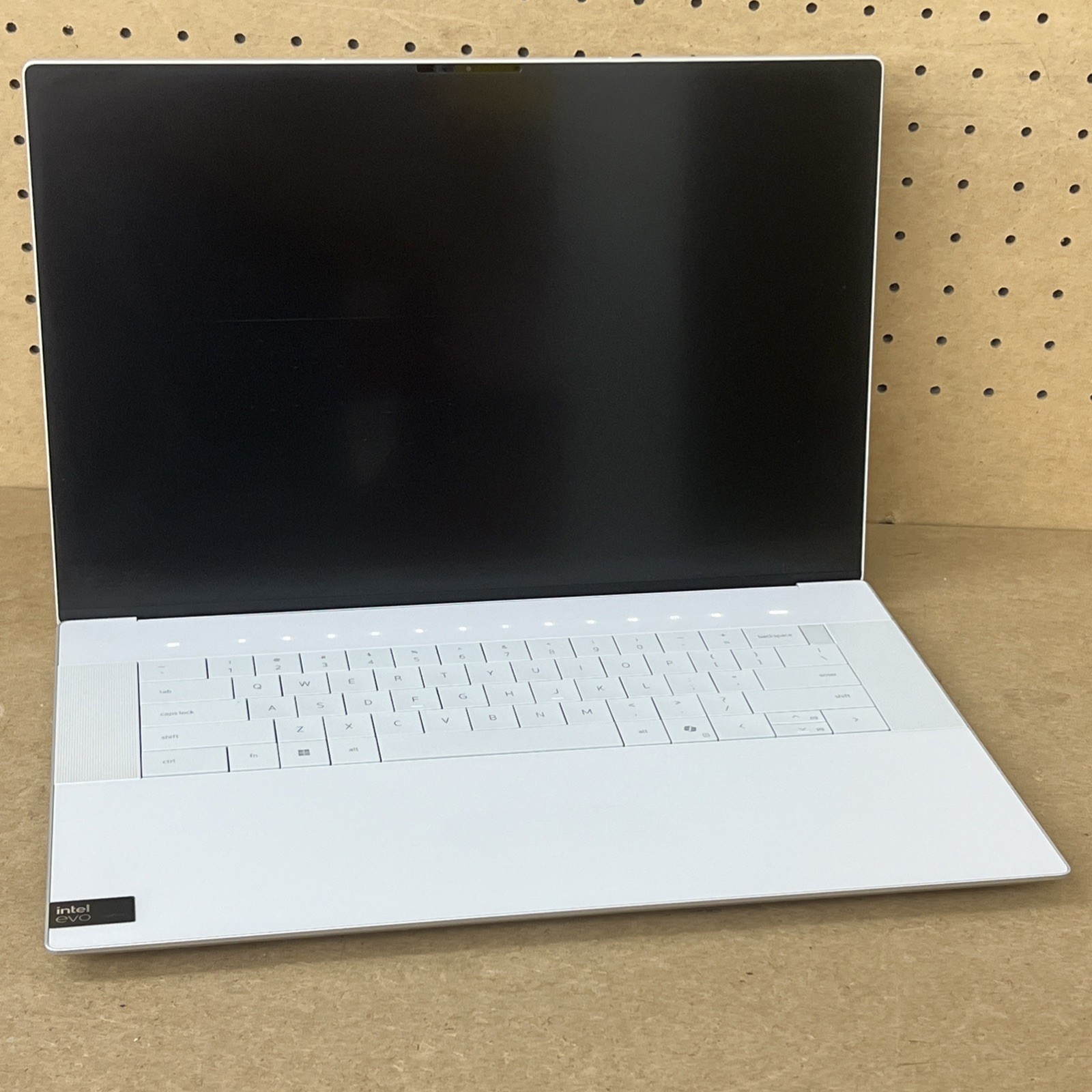 Dell XPS 16 9640 Ultra 9 185H 64GB Ram 2TB GeForce RTX 4060 – Good *Bright Spots