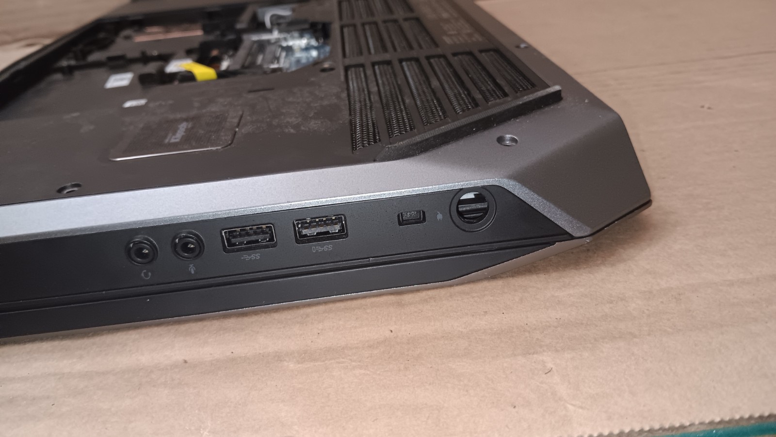 Dell Alienware 17 R3 Gaming Laptop Core i7 Motherboard 17.3″ LCD Screen Parts