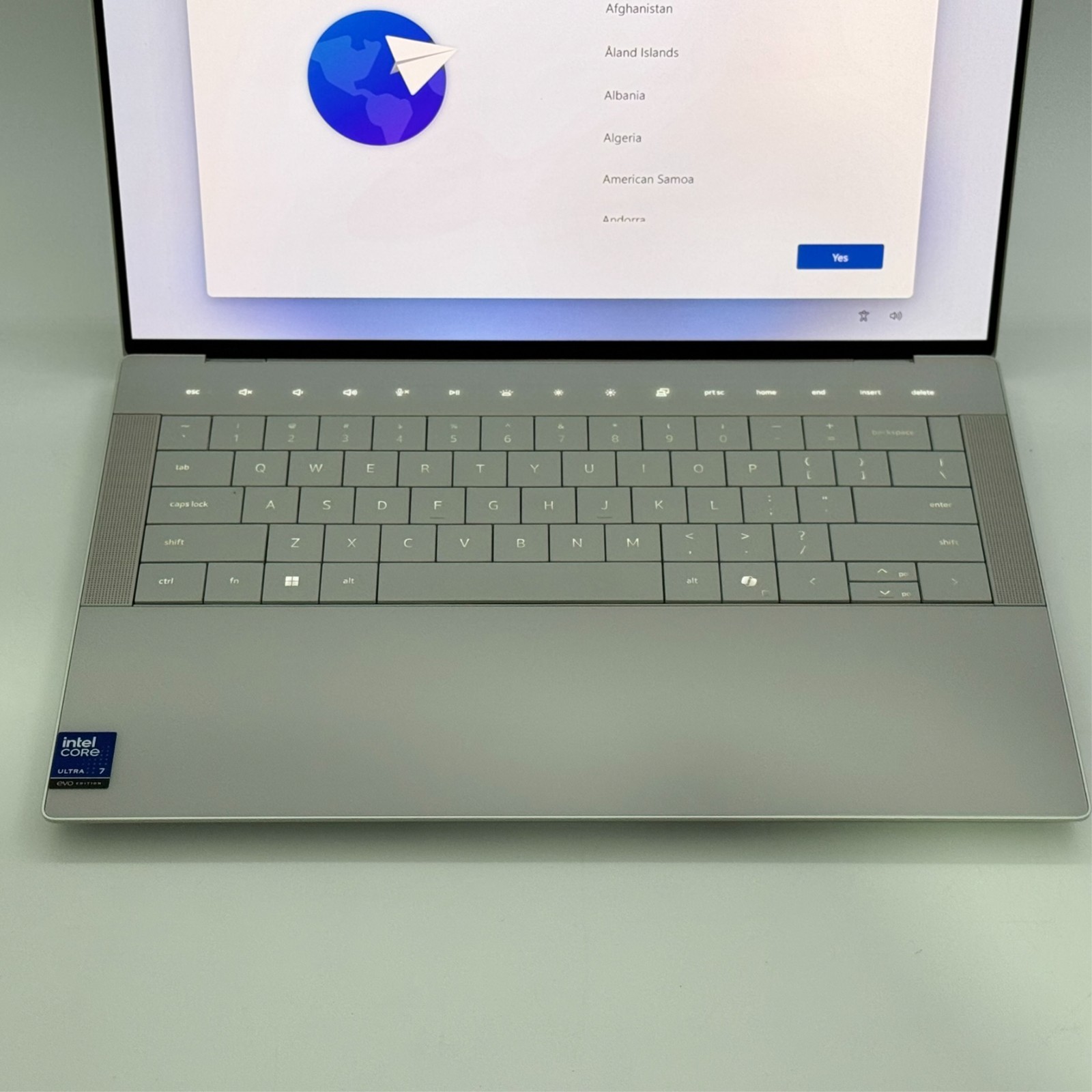 Dell Premium 14.5″ 3.2K OLED Touch Laptop Intel Ultra 7 255H 32GB 1TB SSD