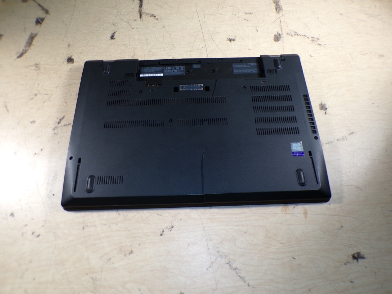 THINKPAD T570 INTEL CORE I7-7600U 2.80GHZ 8GB RAM **BIOS L0CKED **NO HD/ NO CADD