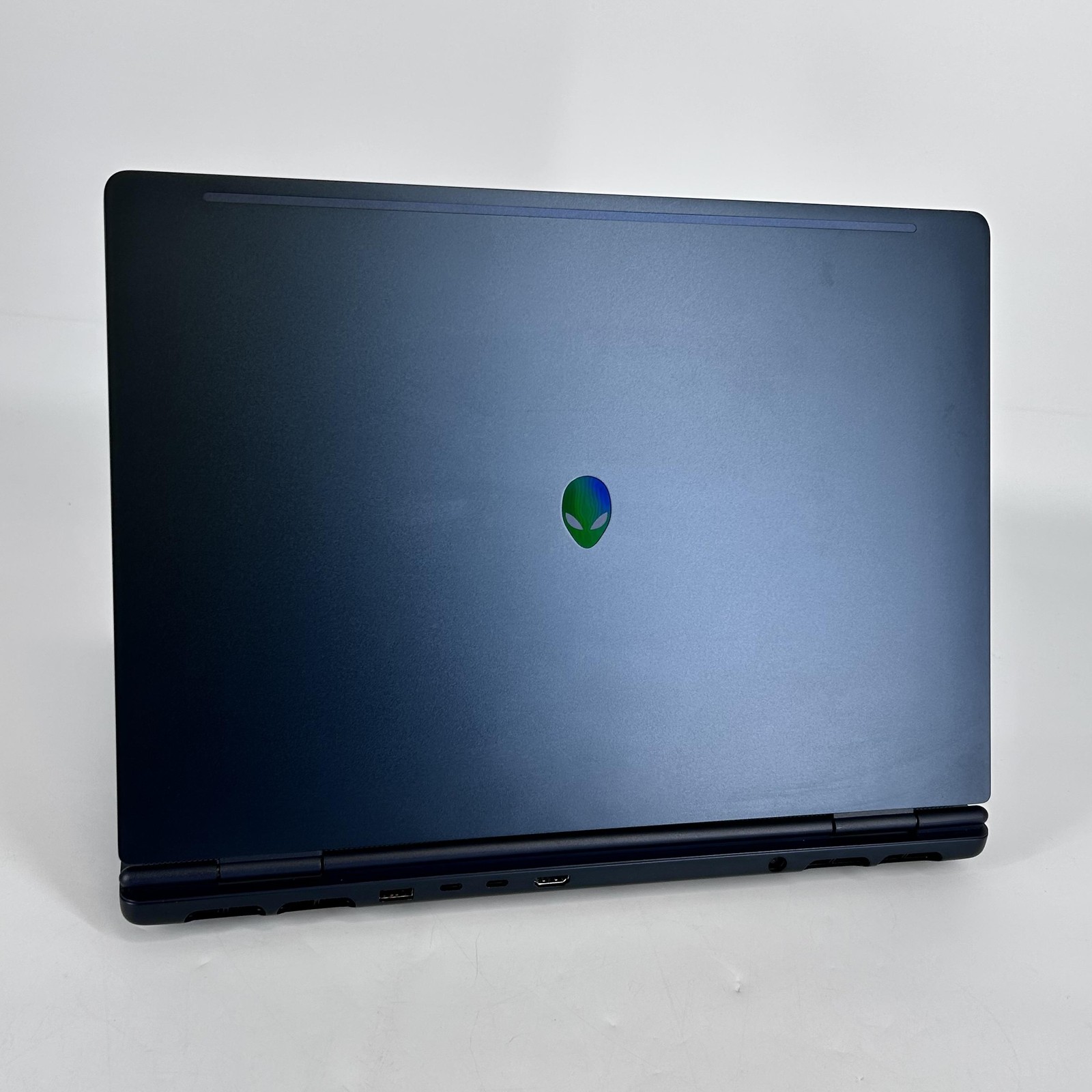 Dell Alienware 16X Aurora 240Hz QHD+ 2.7 GHz Ultra 9 275HX 32GB 1TB SSD RTX 5060