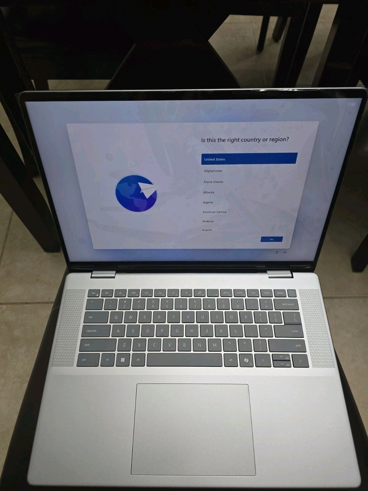Dell Inspiron 16″ 7640 2-in-1 FHD+ Touch Ultra 7 155H 16GB RAM 1TB SSD Laptop