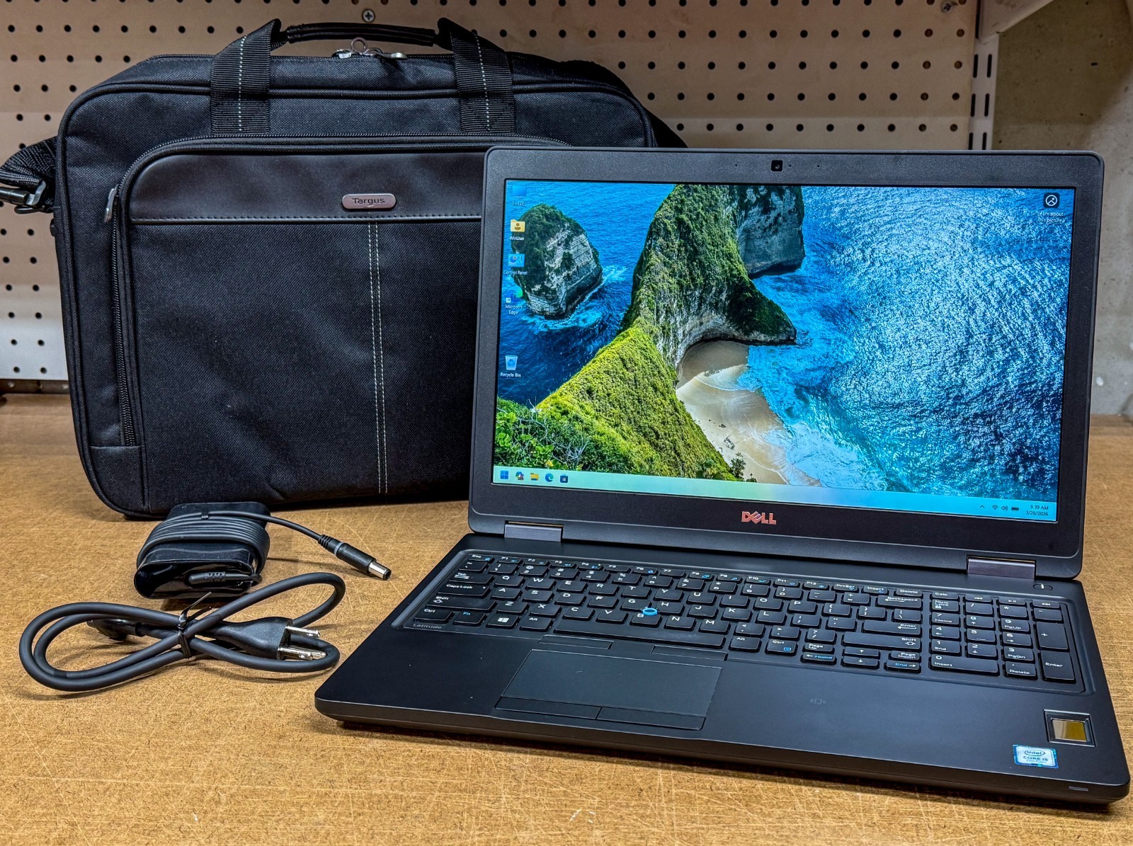 Dell Latitude 5580 i5-7440HQ 15.6″ Windows 11 Pro Laptop 500GB SSD 8G