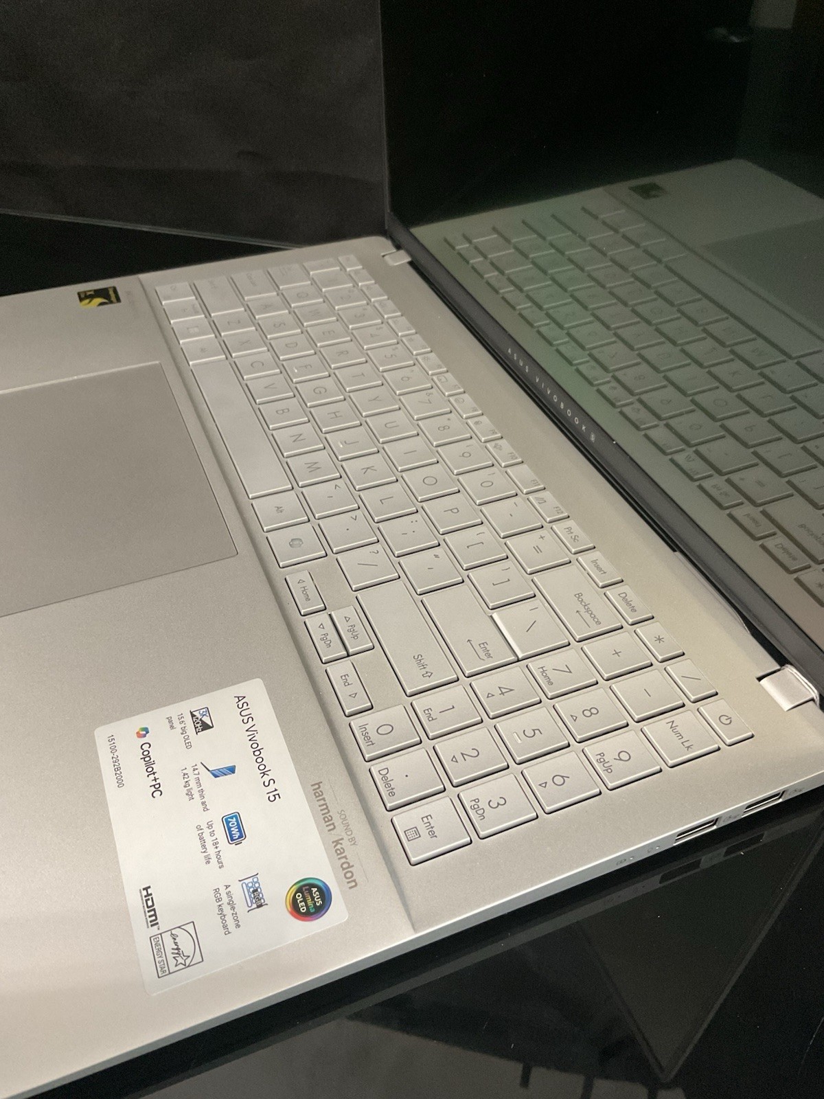 ASUS Vivobook S15 15.6″ 3K OLED Snapdragon X Elite X1E-78-100 16GB 1TB SSD W11H