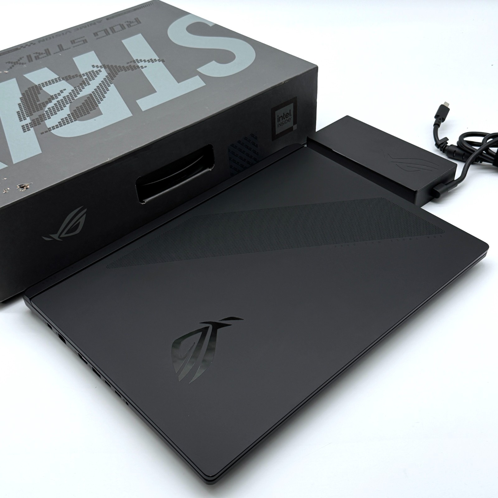 Asus ROG Strix SCAR 18 Gaming Laptop 18″ 2.5K Ultra 9 64GB RAM 2TB RTX 5090 24GB