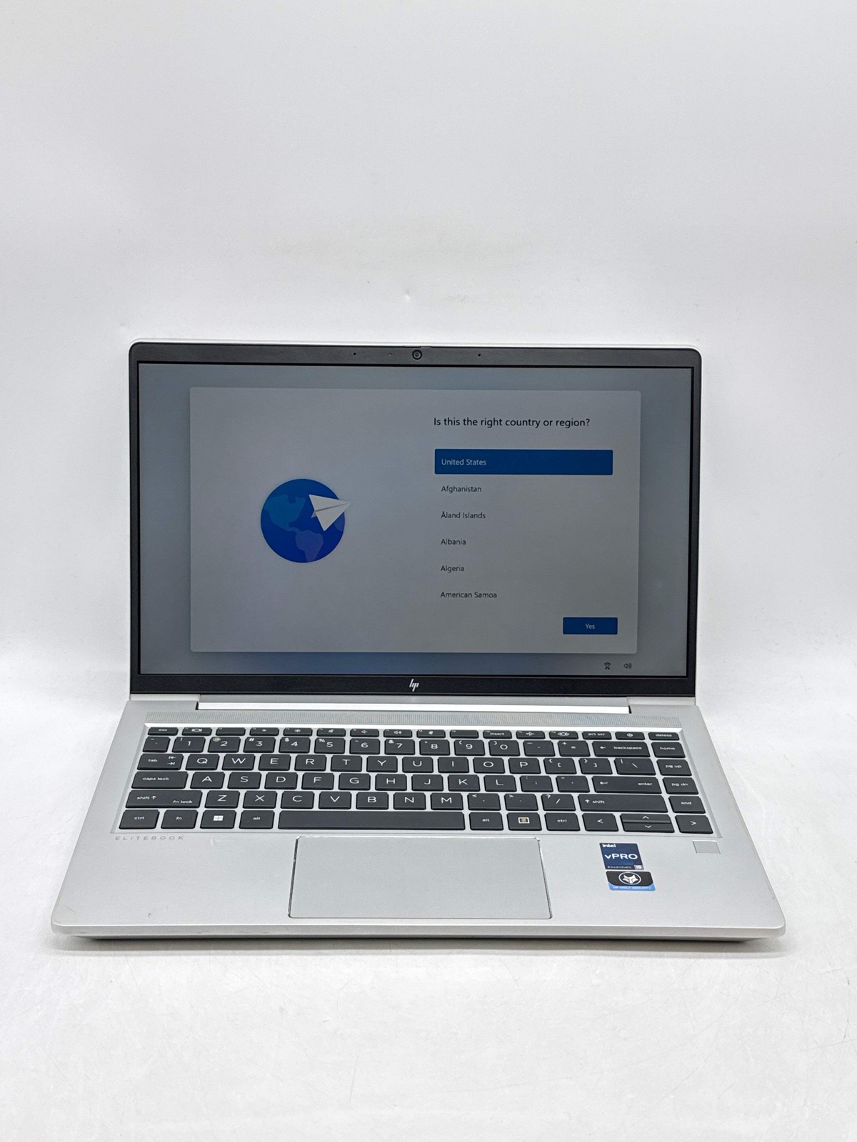 HP EliteBook 640 G10 14.0″ FHD Touch Core i5-1335U 256GB SSD 8GB RAM -White Spot
