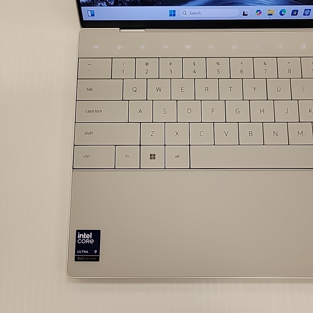 Dell XPS 13 9350 13.4″ Ultra 9 288V 3.3GHz 32GB Ram 1TB SSD Windows 11 Pro