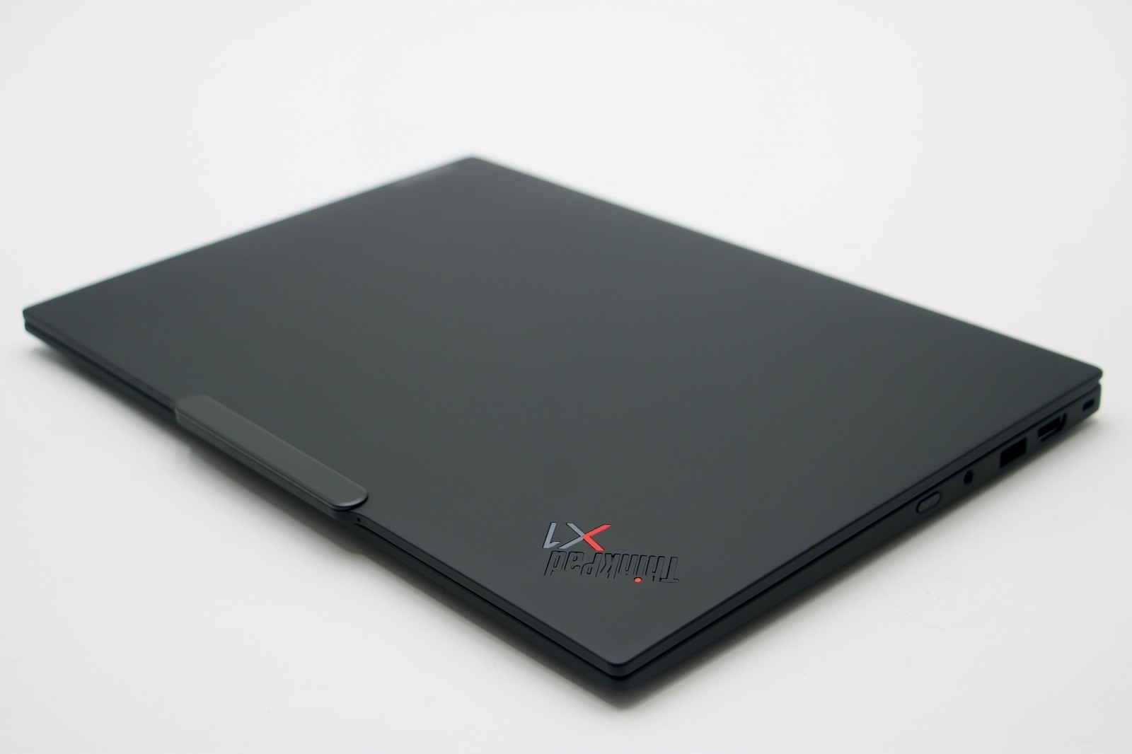 Lenovo ThinkPad X1 Carbon Gen 13 2.8K OLED Ultra 7 258V/ 32GB/ 2TB SSD/ Arc 140V