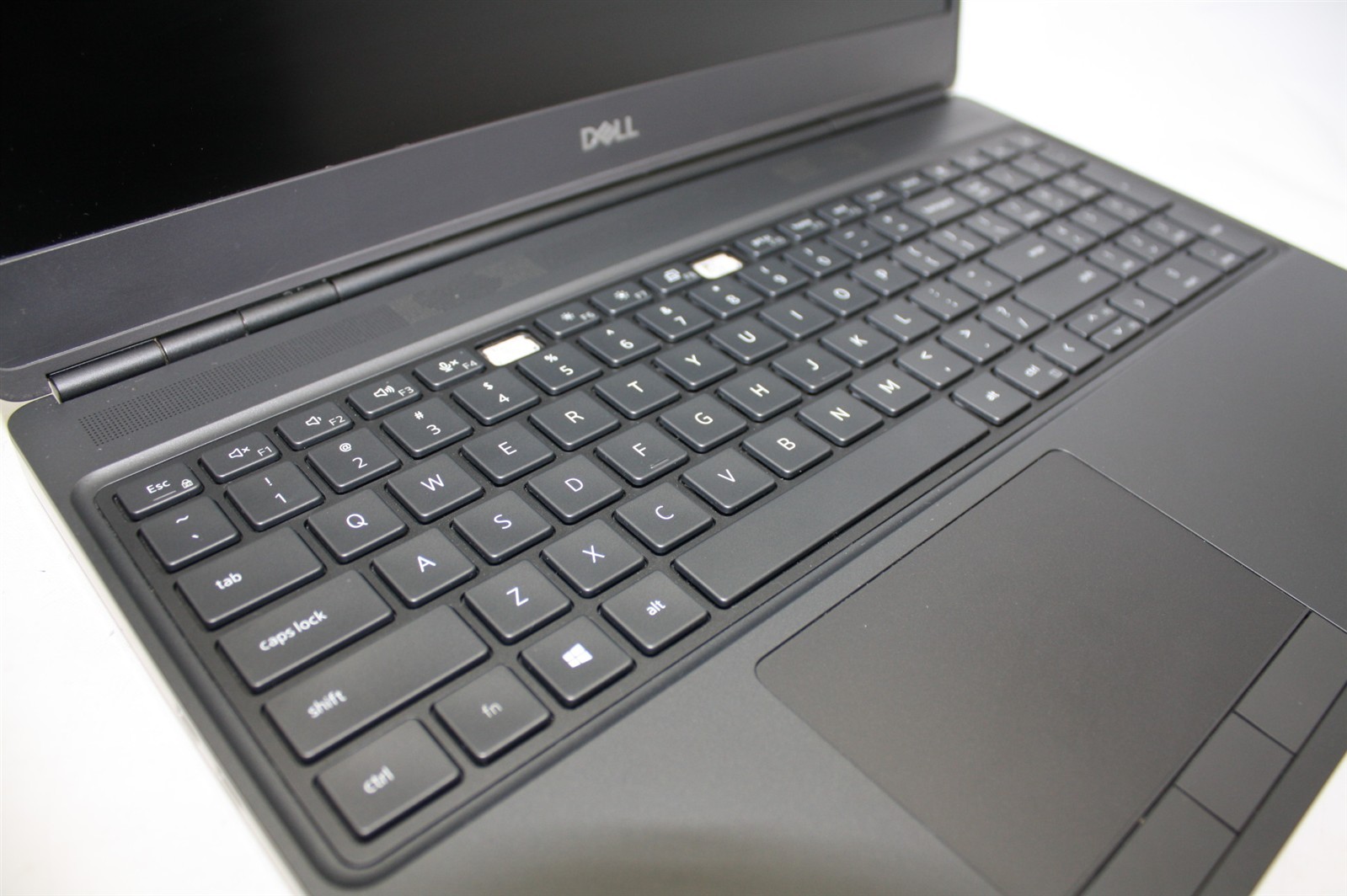 15.6″Dell Precision 7550 i7-10850H 2.70GHz RAM 32GB NVMe 256GB/Keypads missing
